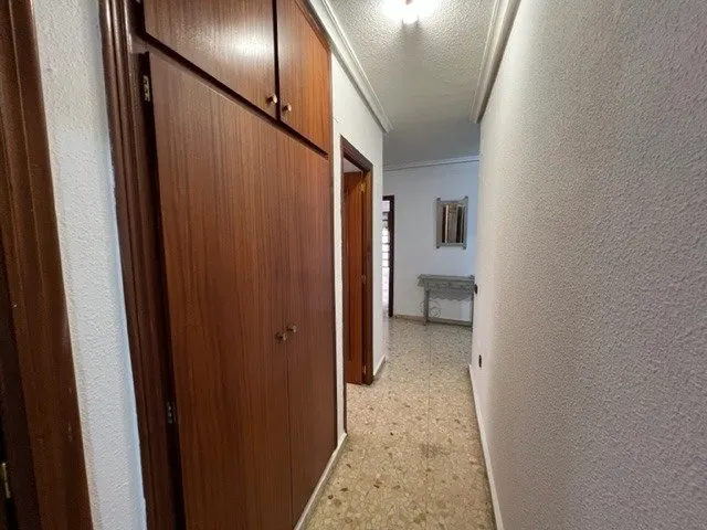 Venta de piso céntrico, 3 dormitorios, 2 baños, zona santa eulalia y universidad — 16
