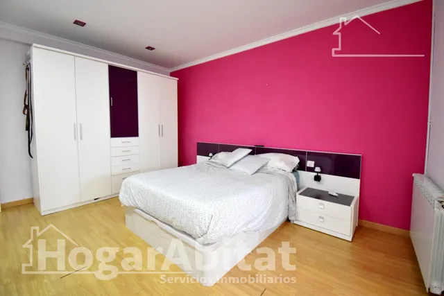 Extraordinaria amplitud en este luminoso primer piso con terrazas y trastero — 10