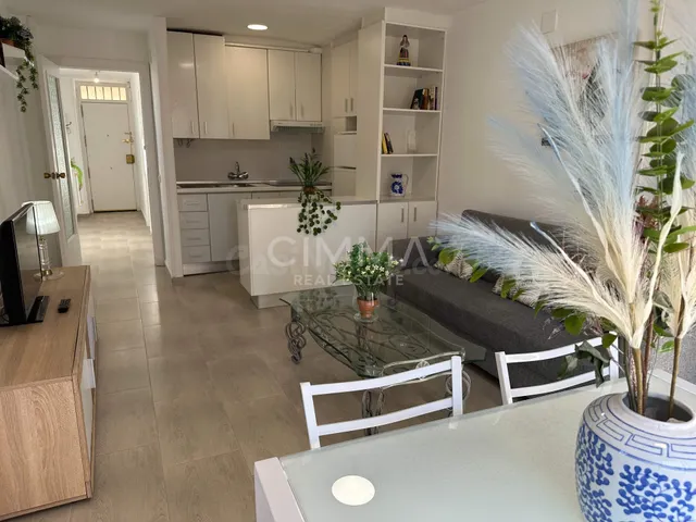 Apartamento reformado acogedor con piscina, parking y traste - foto 3