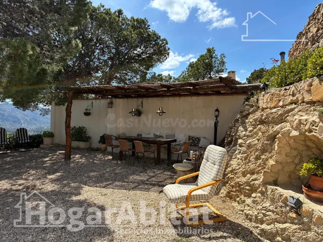 GRAN FINCA RODEADA DE NATURALEZA, CON AMPLIO TERRENO, GARAJE - foto 2