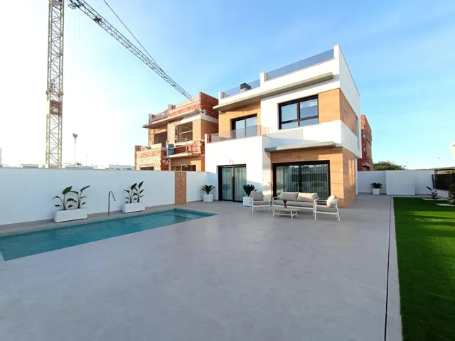 Chalet adosado con piscina privada a la venta  en Benijófar(Alicante) — 14