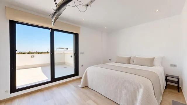 Amplia VILLA de nueva construcción con piscina privada en San Pedro del Pinatar — 24