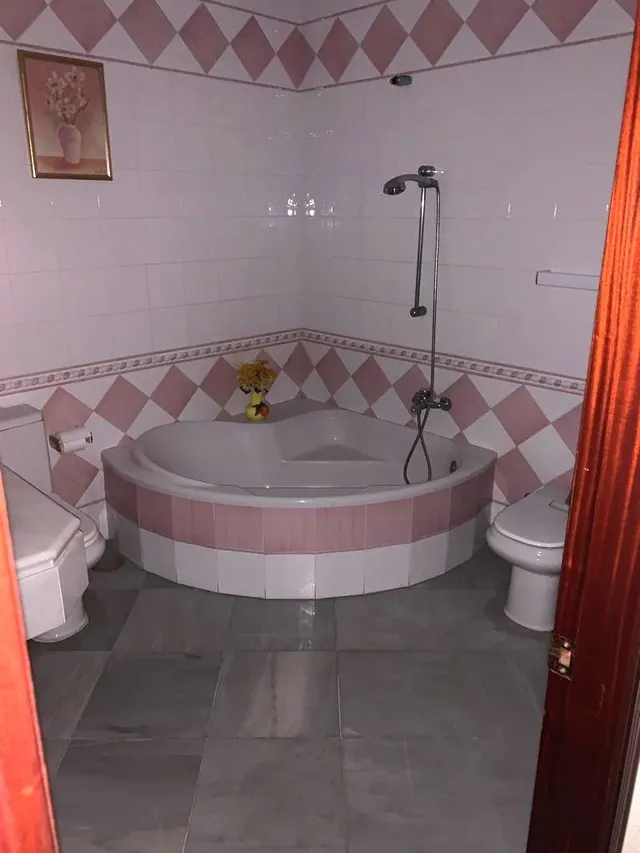 Gran casa con garajes y local comercial — 23