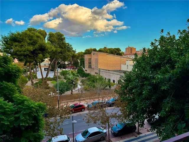 Se vende tercer piso con ascensor en la zona de Ciudad Jardín en Cartagena. — 6