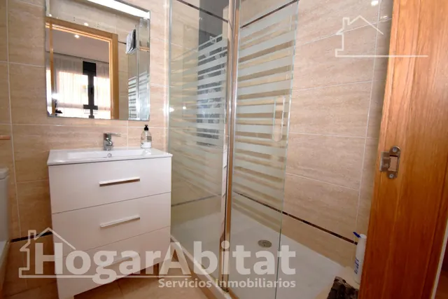 Seminuevo con piscina, garaje, trastero y terraza cerca del mar — 30