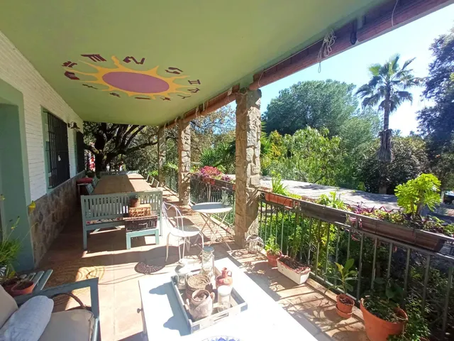 Casa independiente con piscina, porche y jardín en Castilblanco de los Arroyos — 2