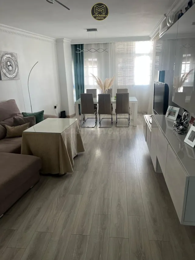 PISO EN MARTOS