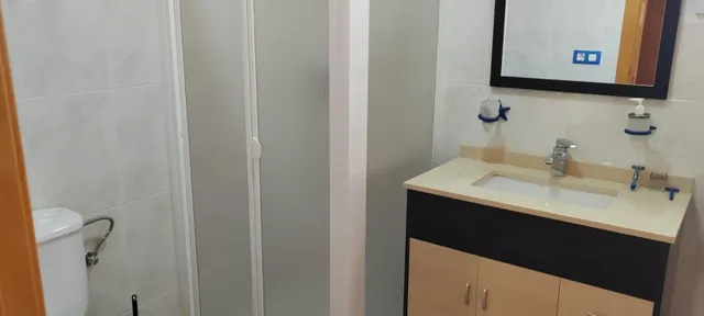 SE VENDE CHALET EN MUY BUENA ZONA PEGADO AL PUEBO Y A 20 MINUTOS DE ALICANTE — 26