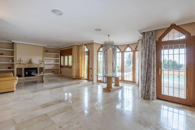 Espectacular casa independiente con piscina y grandes vistas - foto 2
