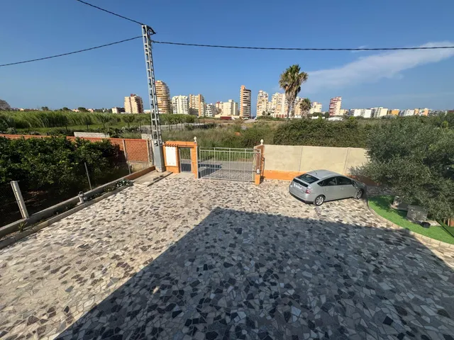 ENCANTADOR CHALET CON PARCELA A ESCASOS METROS DEL MAR — 7