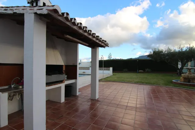 VILLA EN PIEGALLINA CON NAVE Y ALMACENES — 33