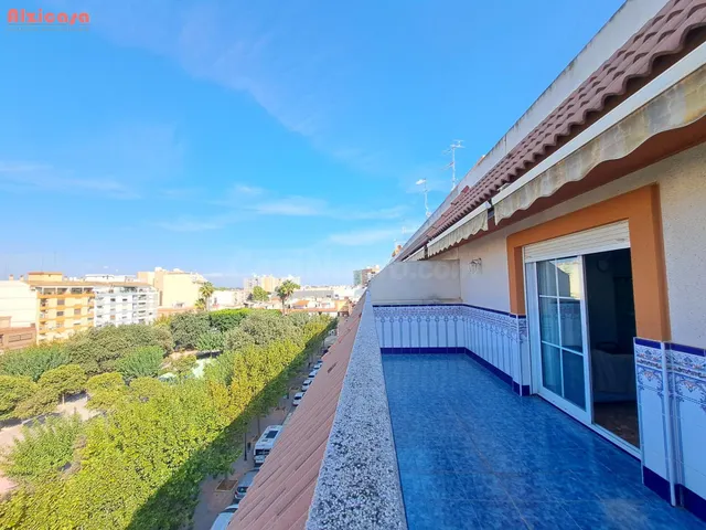 Precioso ático con vistas despejadas al Parque Pere Crespí - foto 3