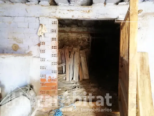 AMPLIA CASA DE PUEBLO PARA REFORMAR CON SOLAR — 10