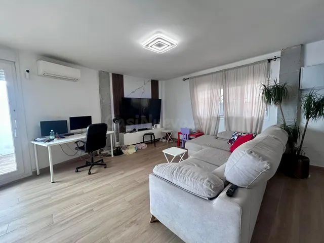 Casa adosada en esquina con piscina privada, jardín y vistas a la Bahía de Málaga — 5