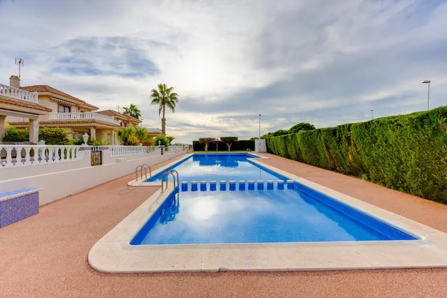 Exclusiva Villa con Jardin de ensueño en Los Dolses, a pasos - foto 4