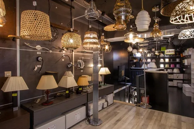 SE VENDE TIENDA DE iluminación EN PLENO RENDIMIENTO POR JUBILACION — 9