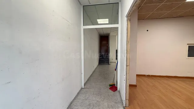 Amplio Local Comercial en Alquiler en Montigalà, Badalona -  - foto 4