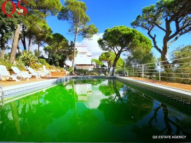 Casa con piscina y vistas al mar en urbanización Santa Crist - foto 3