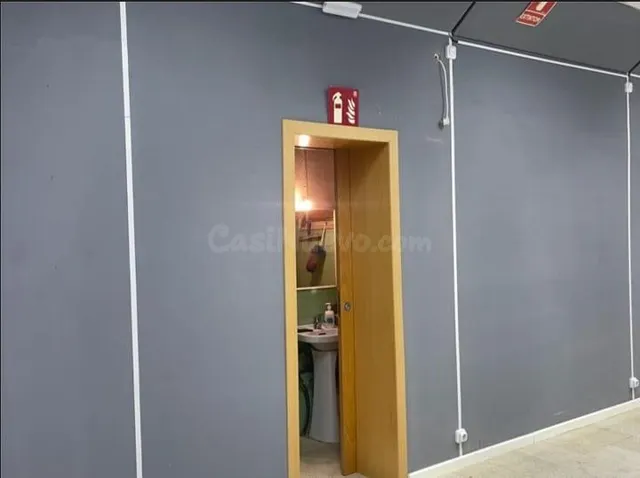 LOCAL COMERCIAL EN LA SAGRERA CERCA NUEVA estación AVE - foto 3