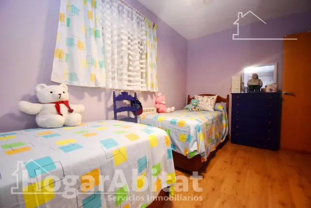 ¡Encantador Chalet! Muy amplio y sofisticado, con gran garaje, terraza, jardín y parcela — 32