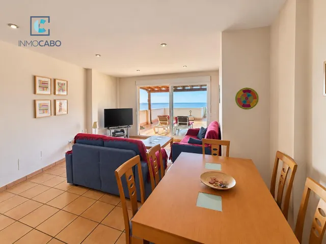 VIVIENDA CON TERRAZA, VISTAS AL MAR Y GARAJE EN LAS ROCALLAS — 10