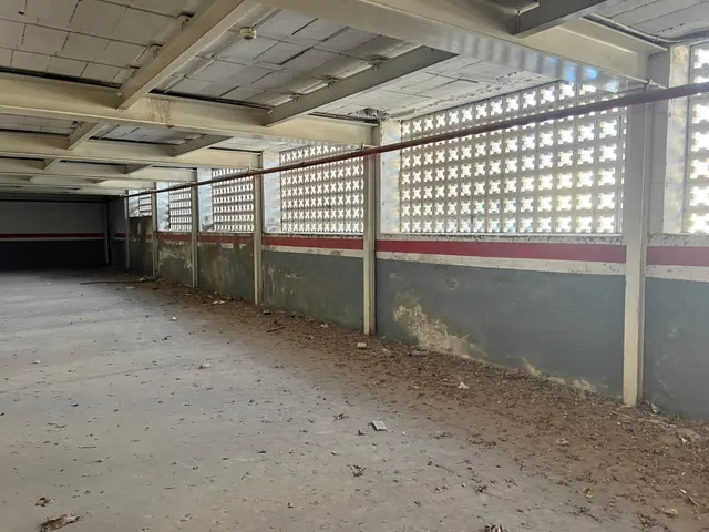 Amplio local comercial en el centro de Alcover. — 15
