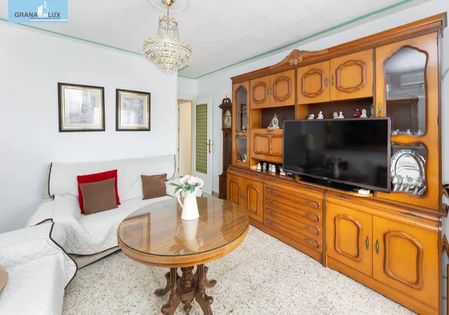 ¡Oportunidad única! Ático de 4 dormitorios y 2 baños con gran terraza frente al Colegio Agustinos (Arabial) — 20