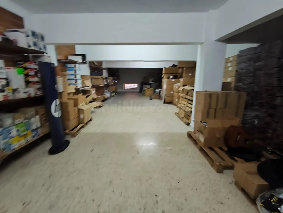 Se vende amplio local en el centro de Cáceres – 220 m2 ideal como almacén o negocio