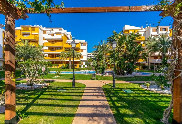 Apartamento  en Tercera planta vistas abiertas en Punta Prima — 33