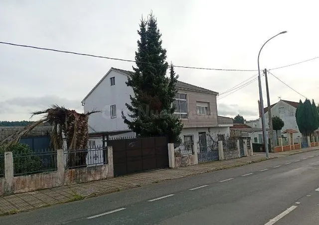 SE VENDE casa OKUPA en C Cruces 70 de Lalín - foto 2