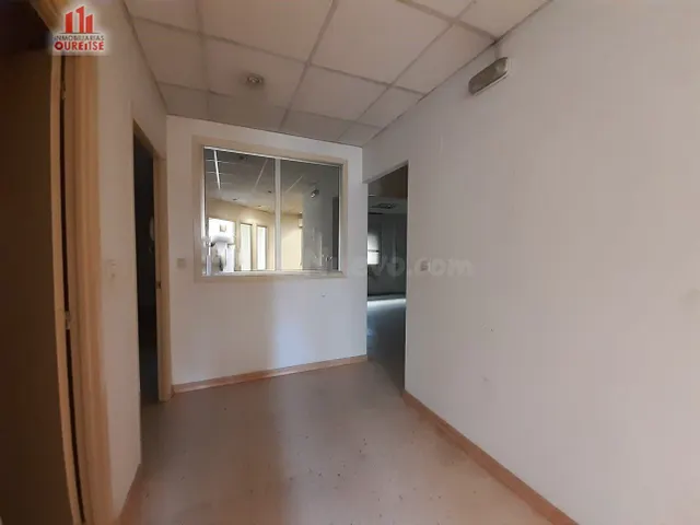 AMPLIA OFICINA CON VARIOS DESPACHOS Y ASCENSOR CERCA DE LOS  - foto 4