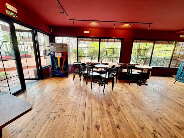 TRASPASO DE BAR–RESTAURANTE DE 200 M2 EN BENALMÁDENA, CERCA 