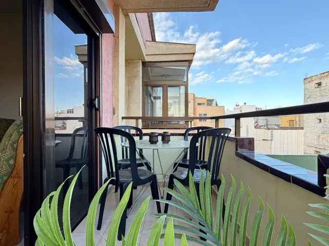 Terraza, piscinas y playa: tu nuevo hogar en Arinaga, con garaje y trastero — 9