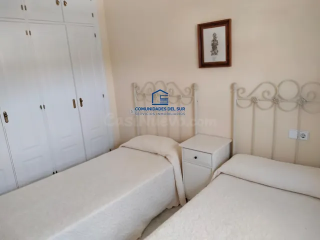 Amplia casa en alquiler con jardín, terrazas y garaje en res - foto 2