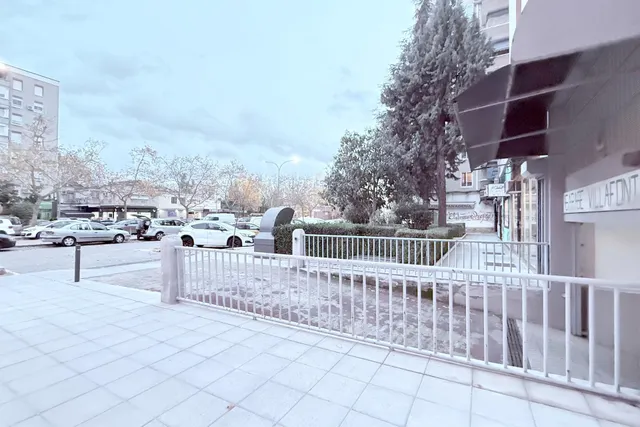 Este no es un aparcamiento cualquiera; es el mítico Garaje Villafontana. — 6