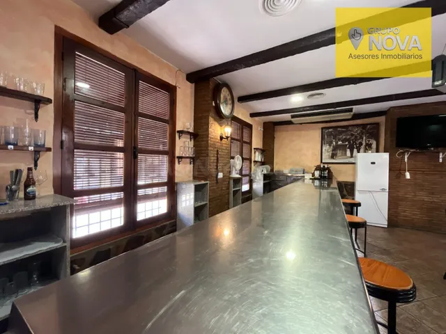 Oportunidad Única: Local Comercial Bar-Restaurante en Tavern - foto 4