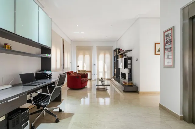 Impresionante villa de 620 metros con piscina, sotano, bodega y GYM!!! — 37
