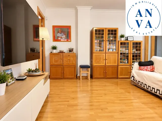 Exclusiva vivienda de 174 m2 con garaje en Benalúa - foto 2