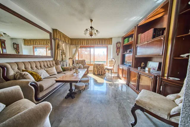 Residencia exclusiva en Paseo del Salón con vistas despejadas — 29