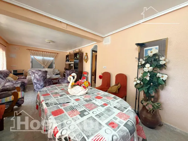 CHALET CON PISCINA, GARAJE Y TERRAZA — 43