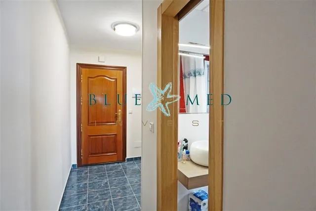 APARTAMENTO REFORMADO A 20 METROS DE LA PLAYA DE LA ISLA — 20