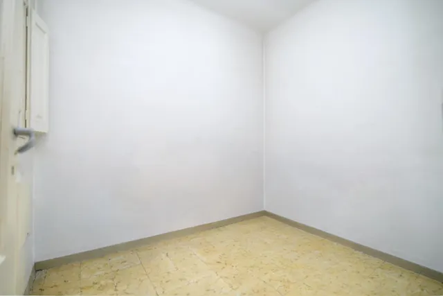 ¡Oportunidad única para inversores! Piso con alta rentabilidad e inquilino solvente en el centro de Manresa — 25