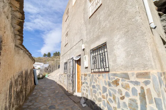 ENCANTADORA CASA EN VELEFIQUE — 27