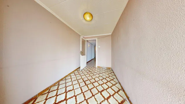 Piso de 89 m2 útiles con AMPLIA TERRAZA DE 40m2!!! Distribuido en cinco dormitorios, salón, cocina con despensa y terraza interior a patio de luces y un baño. — 25