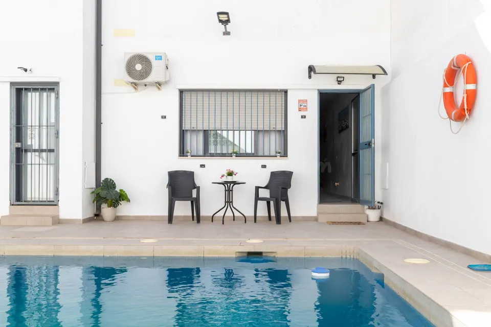 Chalet adosado con piscina