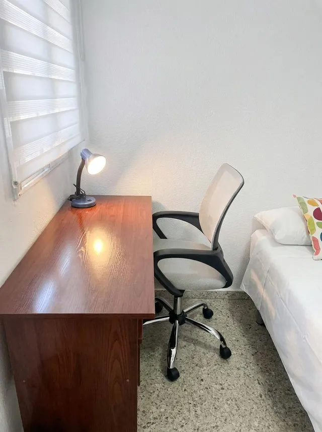 Ático Reformado para Estudiantes con Gran Terraza en Fuentenueva | Ref: DLR00288 — 14