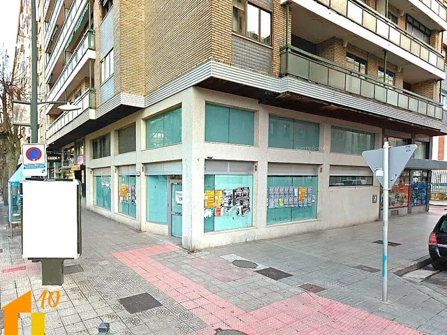 Local en venta en avd. Del Cid. — 30