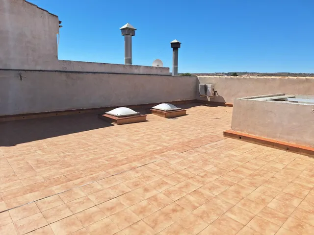Gran casa familiar en el centro de Pinoso con garaje excepcional y posibilidades para crear tu propio negocio — 47
