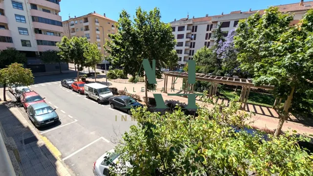 Amplia Oficina en EROSKI, Cáceres - Ideal para negocio, o co - foto 2
