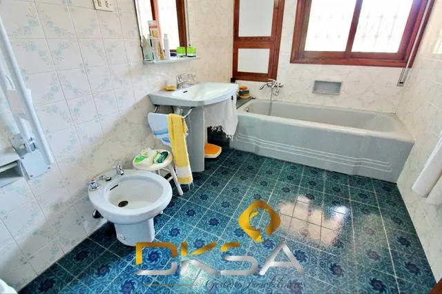 320 m2, 5 habitaciones y un salón de 80 m2: esto no es un piso, es casi un mundo aparte — 19